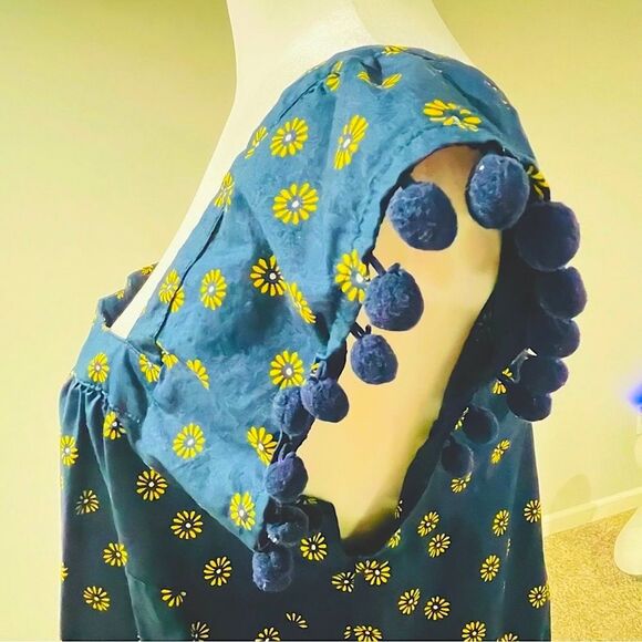 J.Crew Cotton Poplin Square Neck Navy and Yellow Daisy Print Pom-Pom Top  Size 6 - Picture 4 of 9